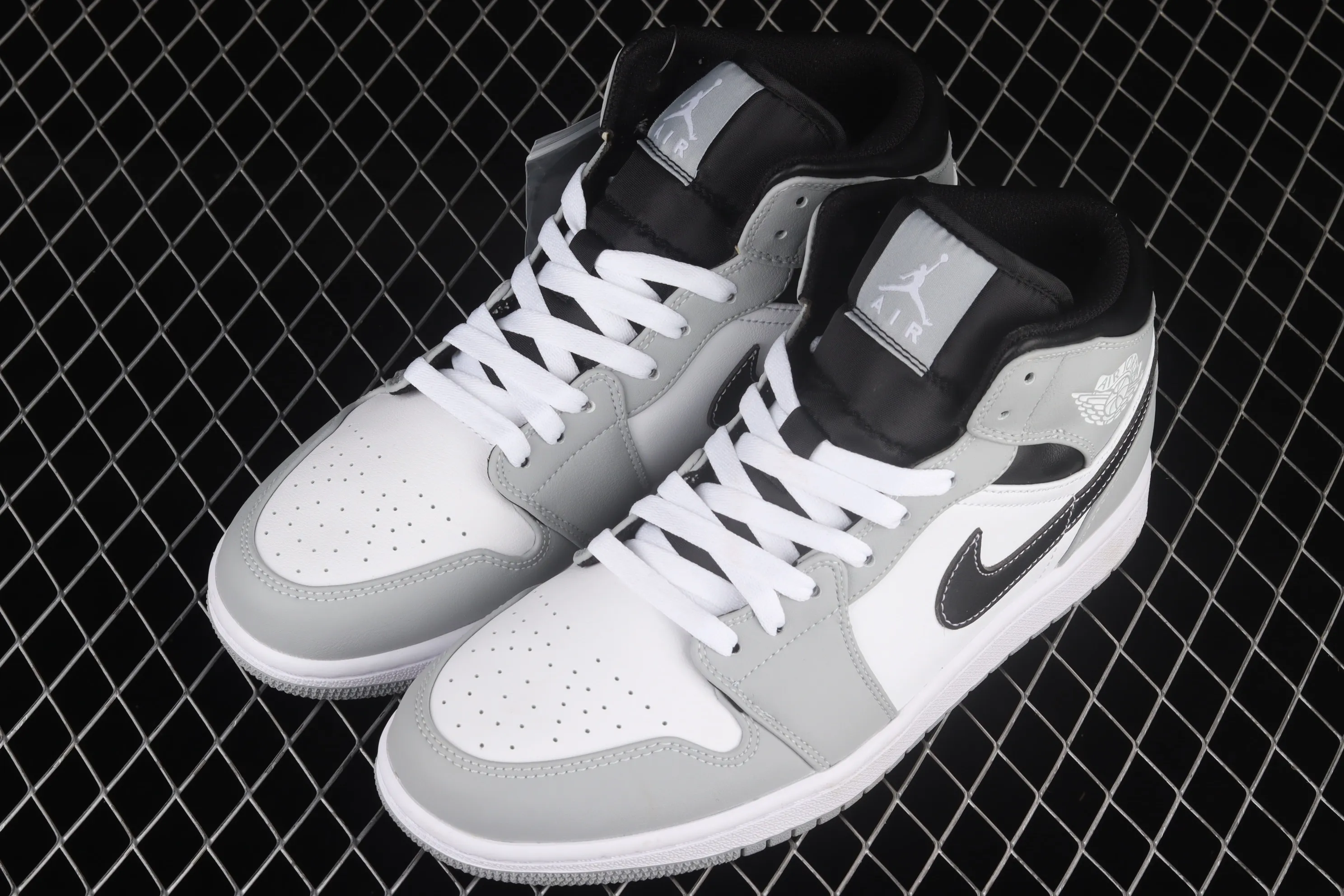 All categories Air Jordan Jordan series basketball shoes Air Jordan 1 Mid Air Jordan 1 Mid AJ1 Joe 1 ice blue gray China casual sneakers 554724-078